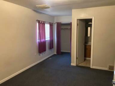 Main picture of 1334 E 4th St