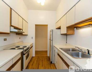 Main picture of 1425 N Dearborn St