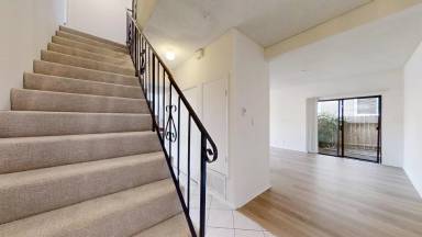 Main picture of 1916 Vanderbilt Ln