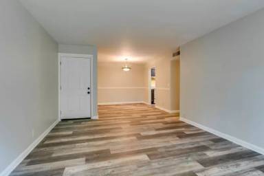 Main picture of Updated ground floor unit across from Madison Park