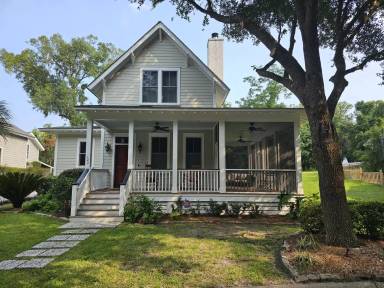 Main picture of 122 Lyford Pl