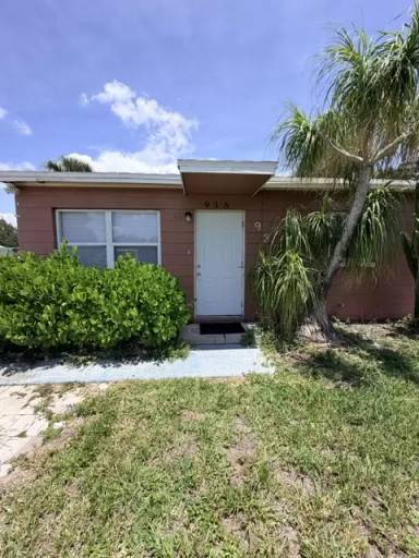 Main picture of 936 Lakeview Dr
