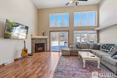 Main picture of 2077 River Point Ct