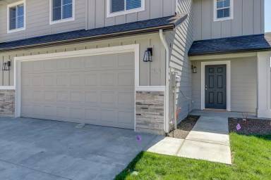 Main picture of 913 W Apple Pine St