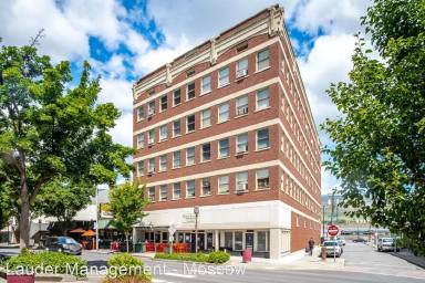 Main picture of 633 Main St