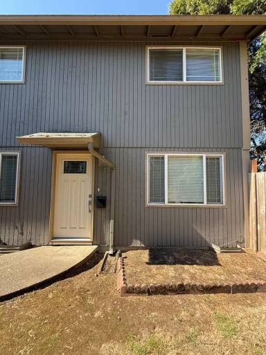 Main picture of 4105 NE Killingsworth St