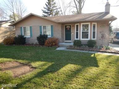 Main picture of 34244 Lakewood Dr