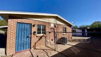 Main picture of 1416 N Jones Blvd