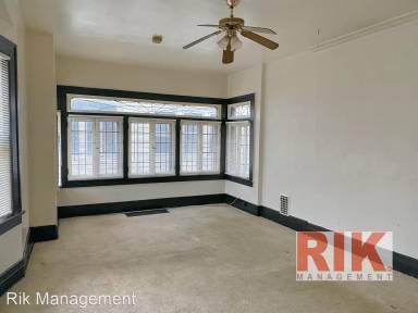 Main picture of 27 Lakeview Park