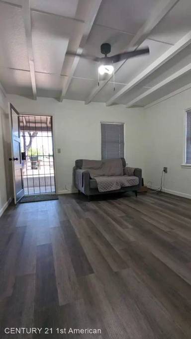 Main picture of 4127 E Lee St