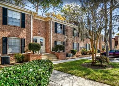 Main picture of Colonial Point Condominiums