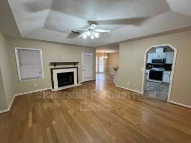 Main picture of 7096 Vinings Way
