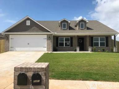 Main picture of 2321 Pinewood Ave