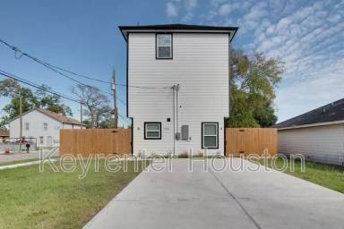 Main picture of 7954 Sayers St