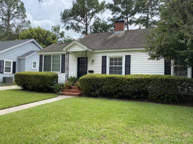 Main picture of 217 Columbus Dr