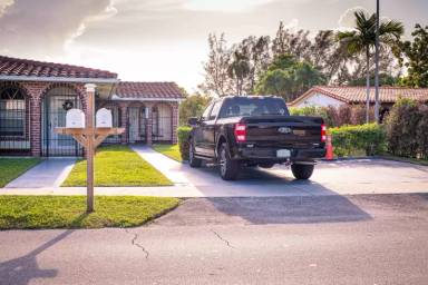 Main picture of 1020 SW 84th Ave