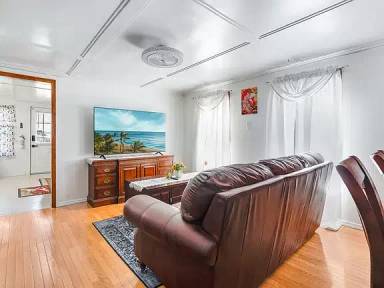 Main picture of 49 Delafield St