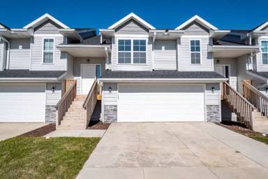 Main picture of 379 Redwood Ct
