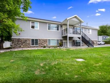 Main picture of 656 W Meadow Dr