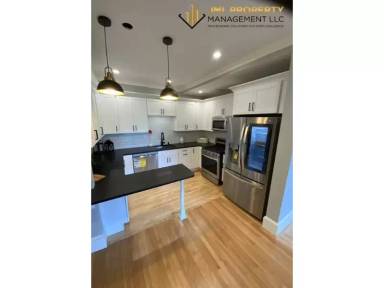 Main picture of 50 Clinton St