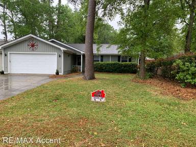 Main picture of 100 S Paxton Dr