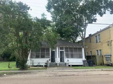 Main picture of 206 E State St