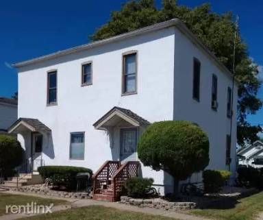 Main picture of 923 E Blue Earth Ave