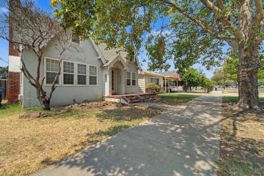 Main picture of 1122 I St
