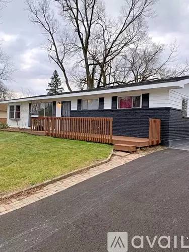 Main picture of 203 Nauvoo St