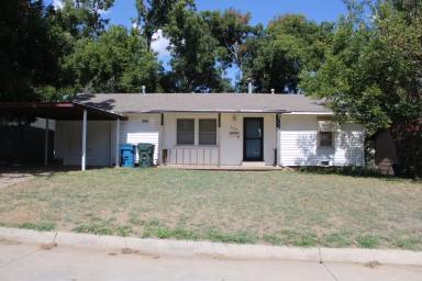 Main picture of 805 E Arbor Dr