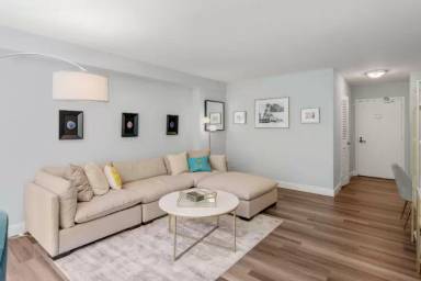 Main picture of 1329 N Lake Shr Dr
