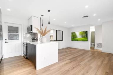 Main picture of 1201 N 16th Ave