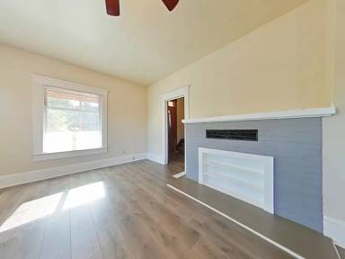 Main picture of 806 SW Western Blvd