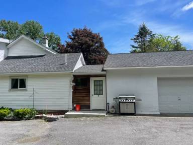 Main picture of 2 Stoney Heights Ct