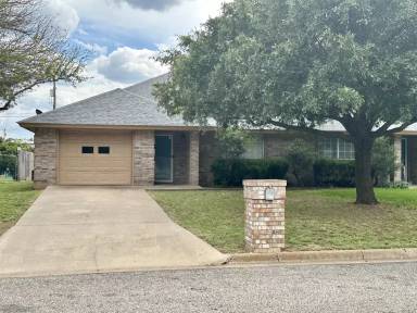 Main picture of 312 Wedgewood Dr