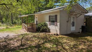 Main picture of 15 Timberlane Dr