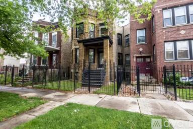 Main picture of 3217 W Warner Ave