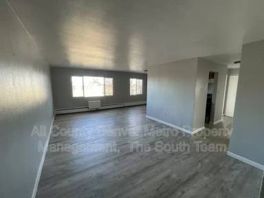 Main picture of 1590 Clinton St