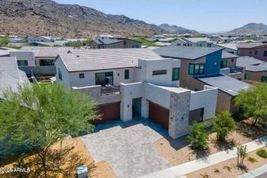 Main picture of 1221 E Paseo Way