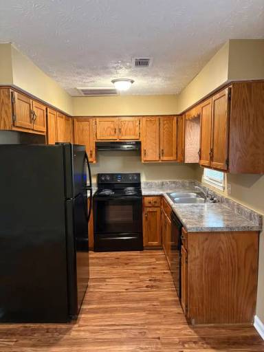 Main picture of 216 Calumet Dr