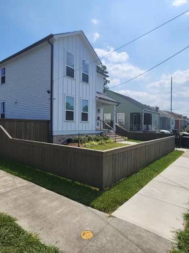 Main picture of 1938 Treasure St