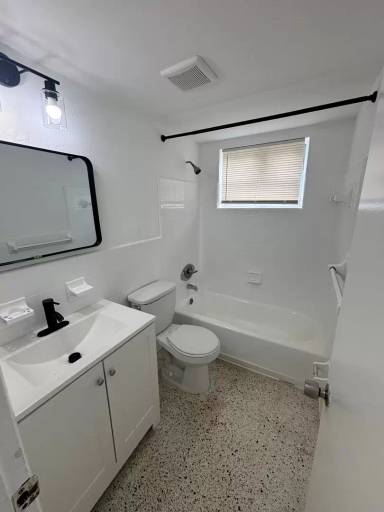 Main picture of 930 SW 31st Ave