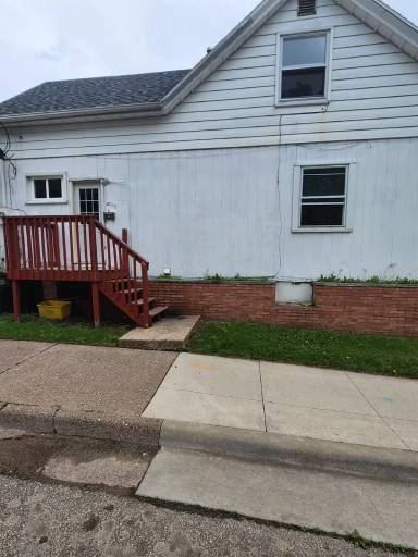 Main picture of 2842 Burlington St