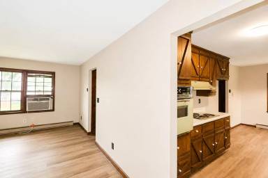 Main picture of 3750 Robinson Dr