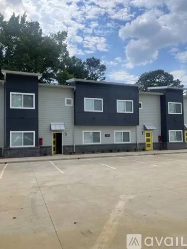 Main picture of 1425 N Oakland Ave