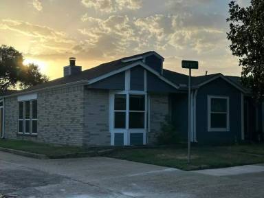Main picture of 1712 Harrison Ct
