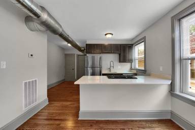 Main picture of 5006 Pernod Ave