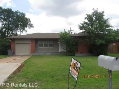 Main picture of 52 SW 45th St