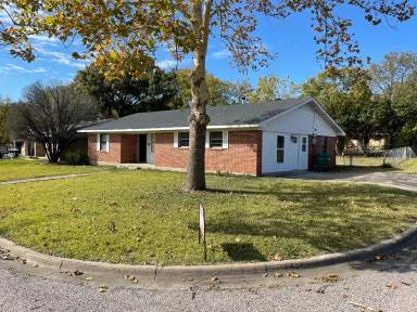 Main picture of 1006 S Idlewild Dr