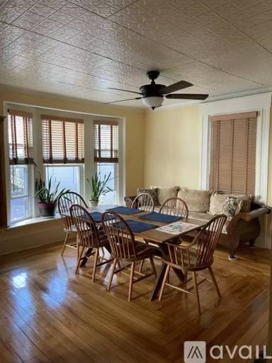 Main picture of 302 Brackett St